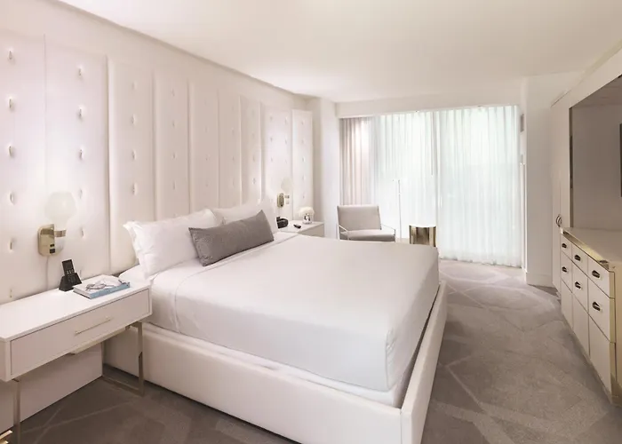 W Las Vegas At Mandalay Bay By SuitenessCasino Hotel